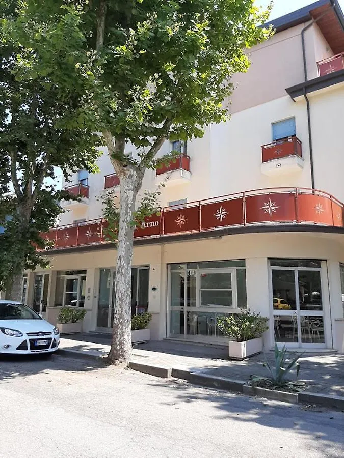 Hotel Arno 切塞纳蒂科